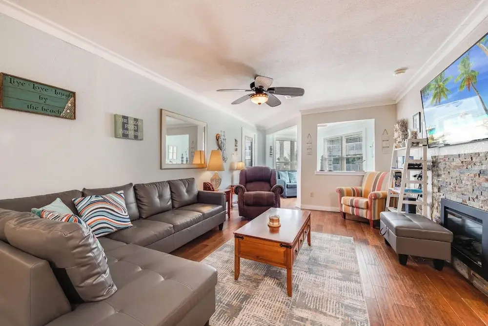 Gulf Breeze by Silver Sands Vacation Rentals