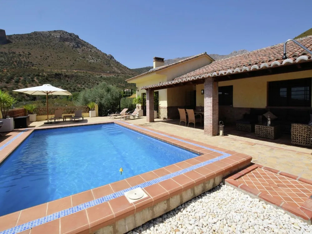 Luxurious Villa With Private Pool, Easily Accessible, in Spectacular Scenery