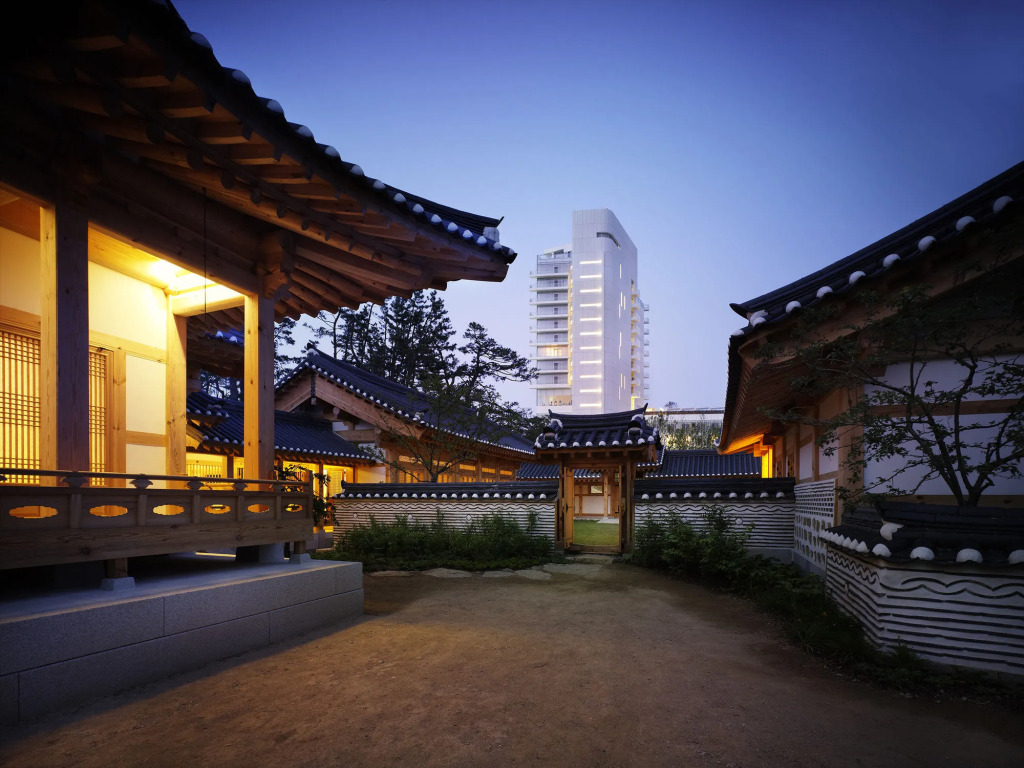 SEAMARQ HOTEL