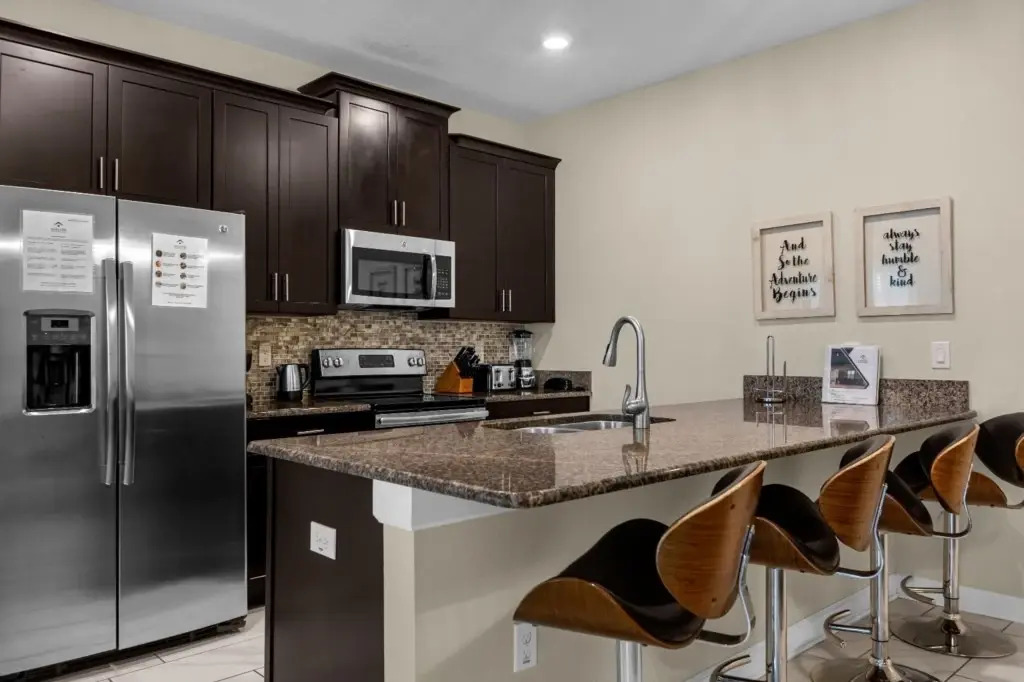 5 Bedrooms 4 Bathrooms Storey Lake 4806 Cs