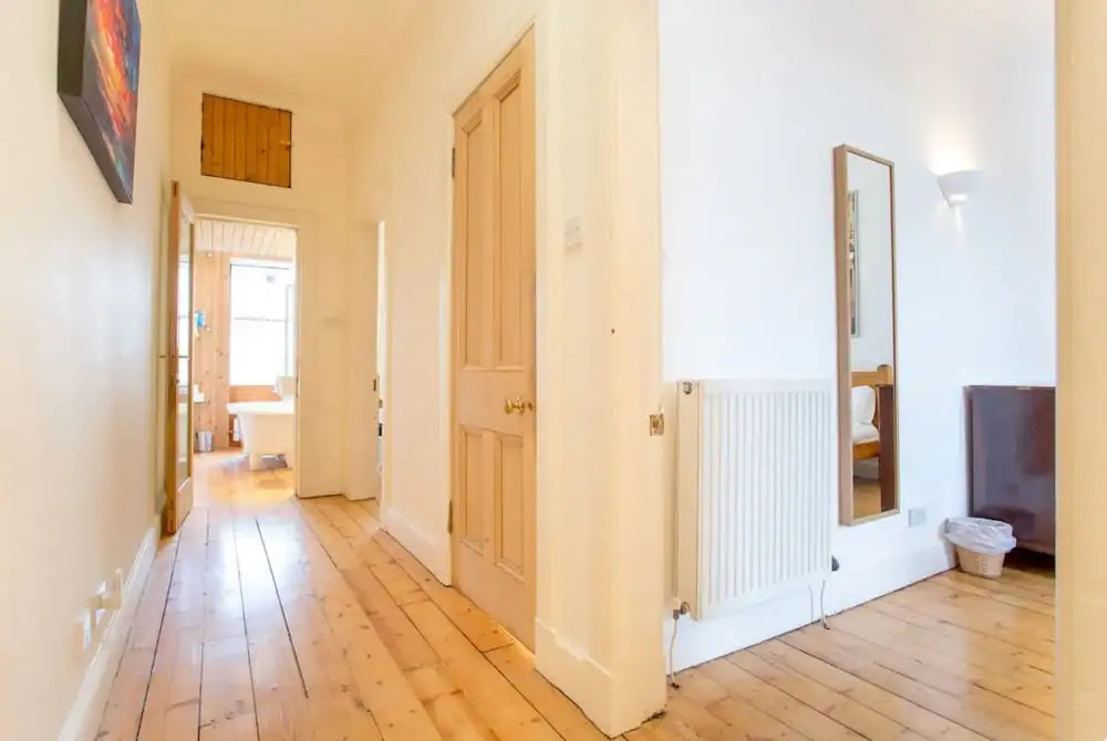 Spacious Traditional 3 Bedroom Flat in New Town