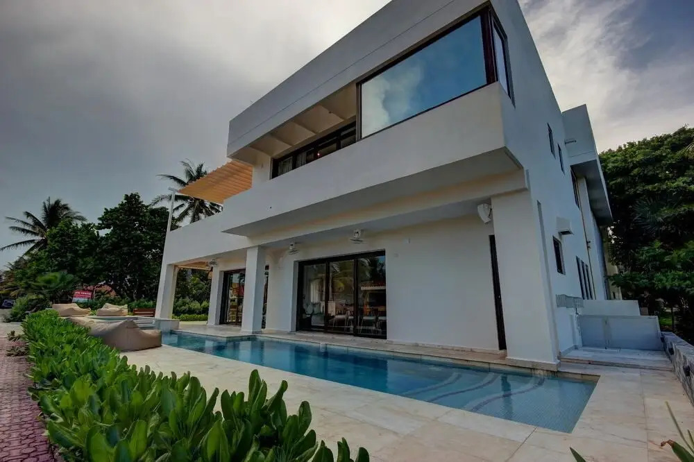 Wonderful 6 Bedroom villa 5 steps to the Best Beach in Playacar