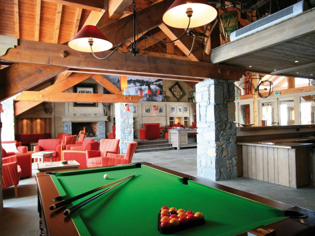Spacious Apartment 500 m. From the Slopes of Les Sybelles