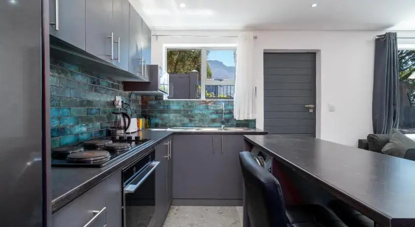 Hout Bay Gem - Elise Way