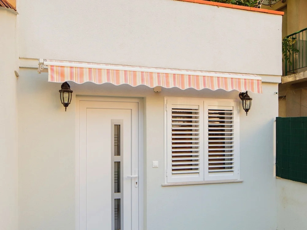 Enticing Holiday Home In Split Near Sea Beach