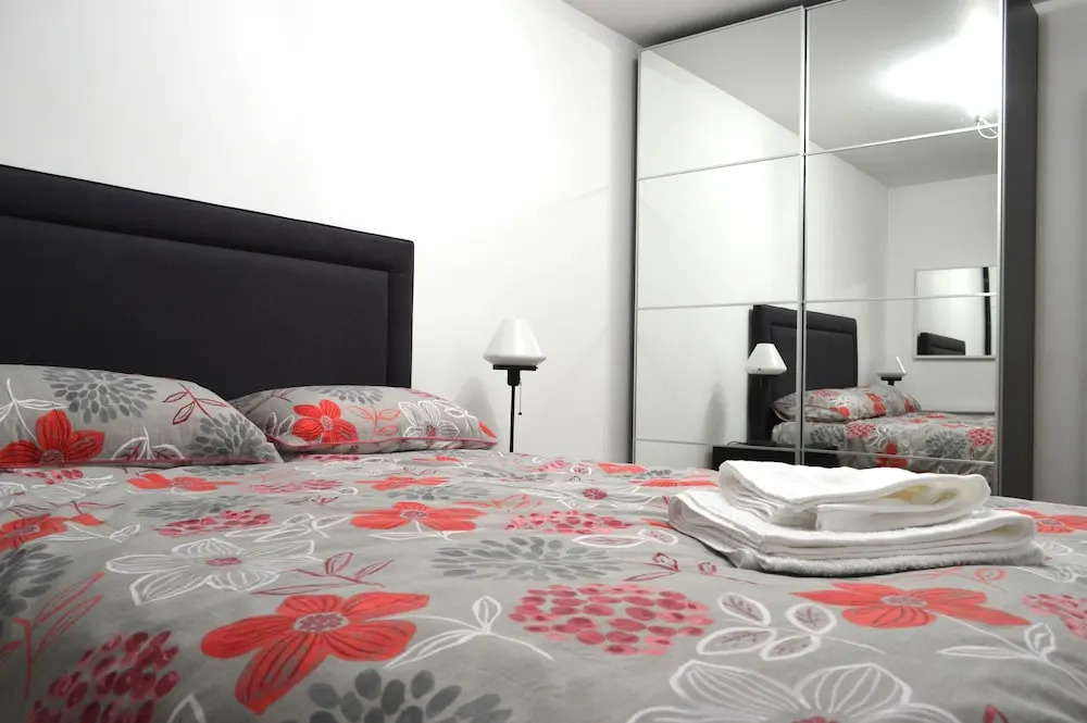 Bright & Spacious 1 Bed Flat in Kensington Olympia