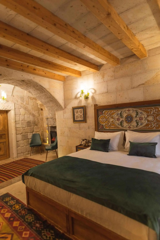 Solo Cave Suites