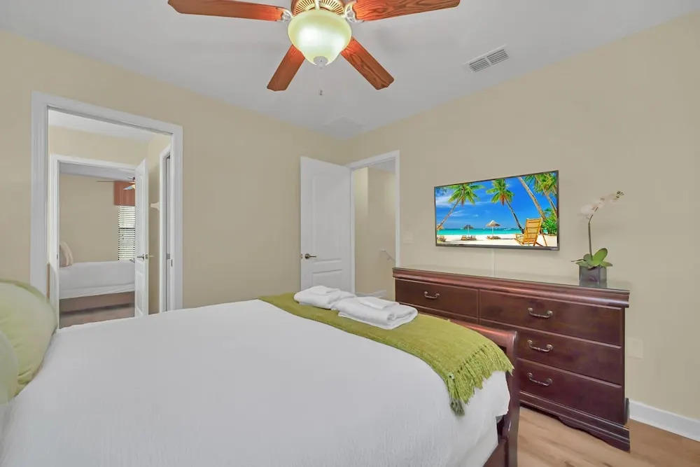 Perfect for Families Comfortable Villa with Private Pool Area close to Parks and Shopping