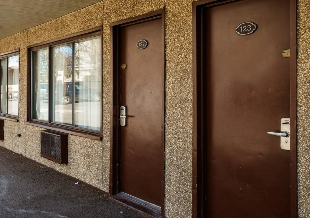 Capri Lynbrook Motor Inn