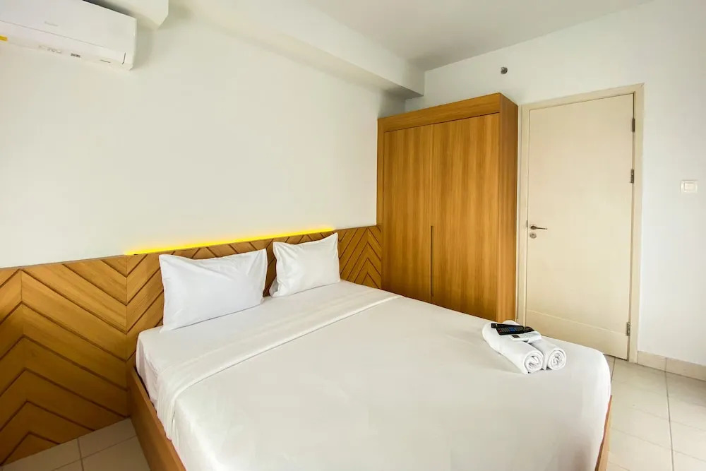 Comfort 1Br At Patraland Urbano Apartment