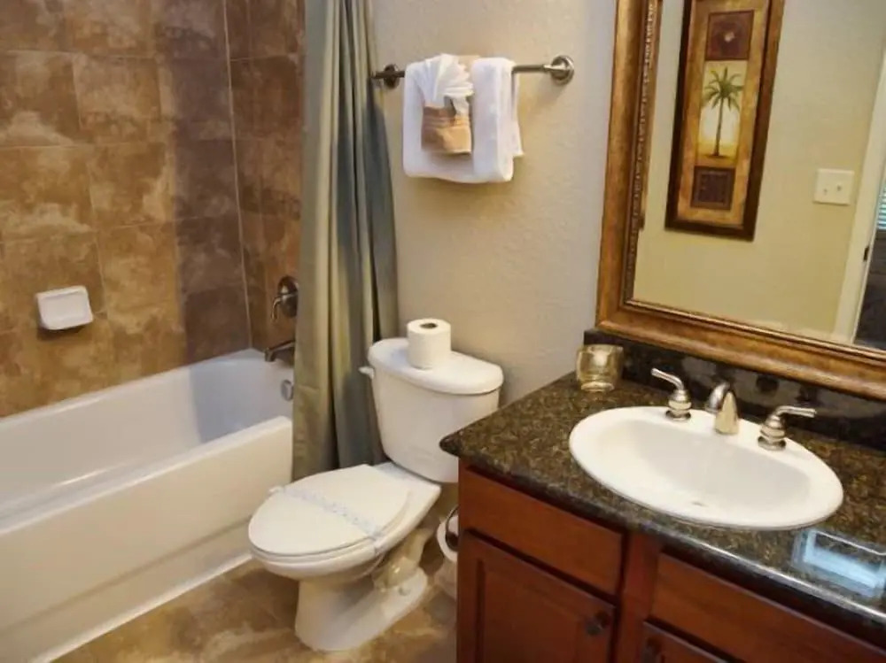 Spacious 3 Bed 3 Bath Condo in Bella Piazza Resort