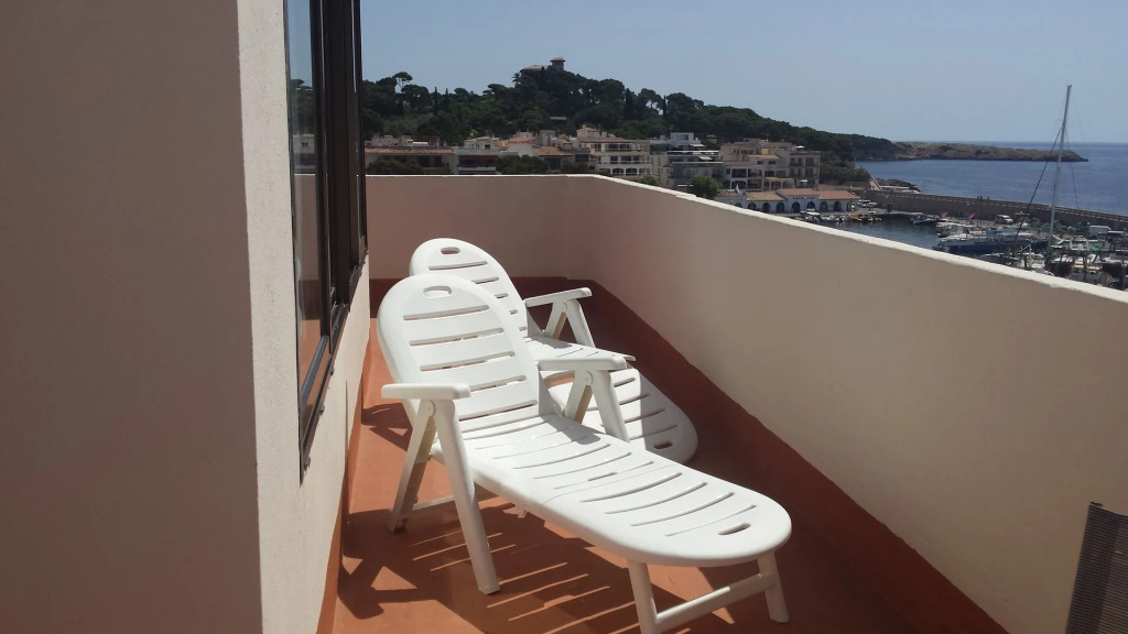Hostal Port Corona