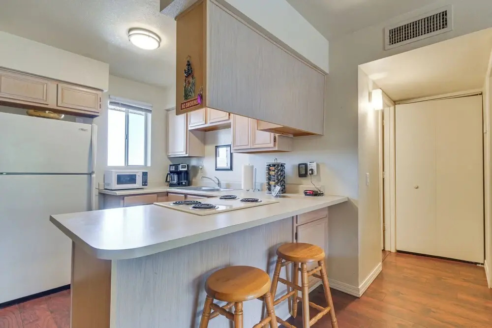 1 Mi to Beach: Lake Havasu City Condo w/ Balcony