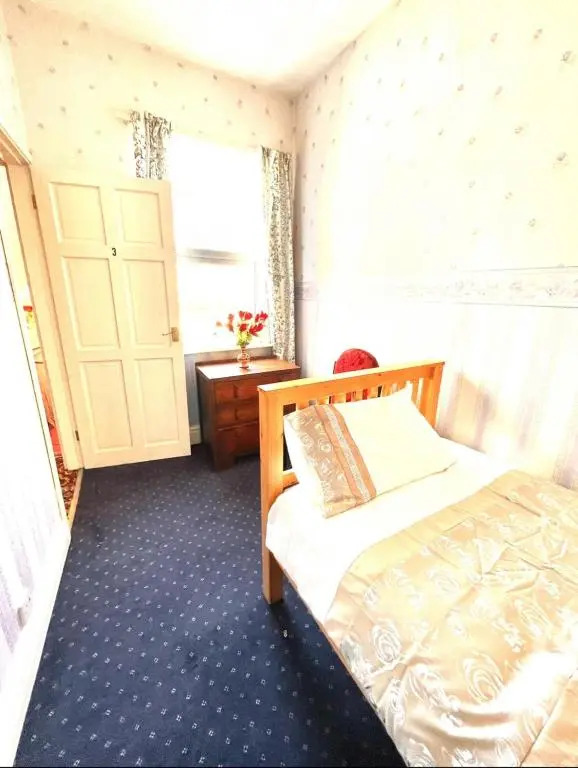 Lovely 3-bed House in Coventry Airbnb Property