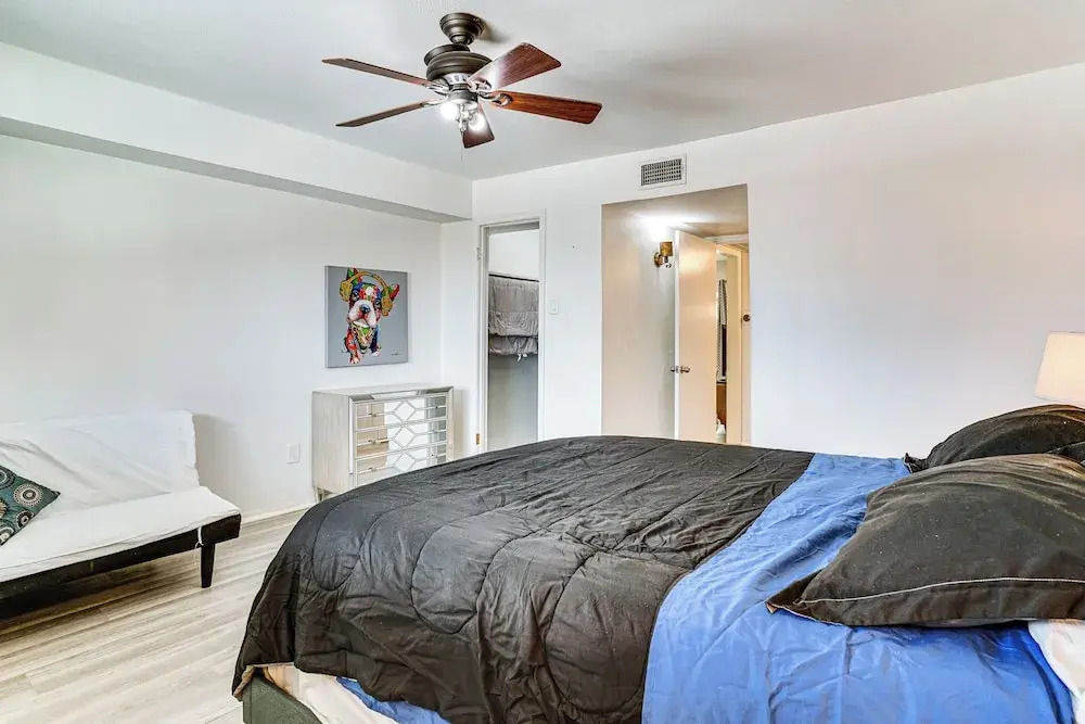 Condo 9 Mi to Dtwn Dallas: BBQ By the Pool!