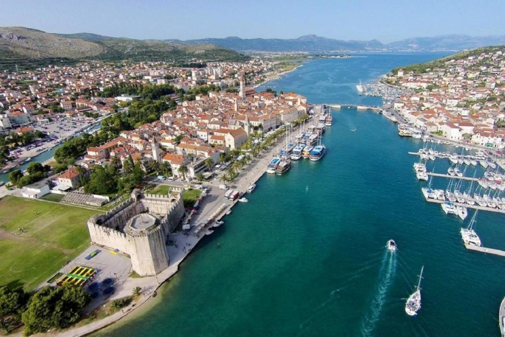 Room Jare - in old town R1 zelena Trogir, Riviera Trogir