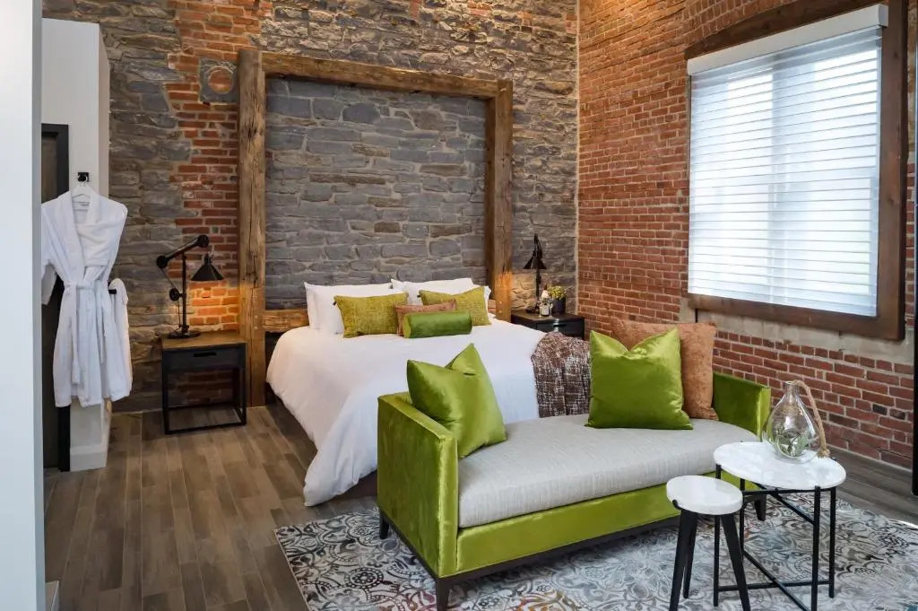 48 King West Boutique Hotel