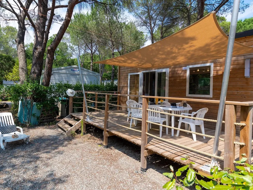Well-kept Bungalow With Combi-microwave, Beach at 5 km