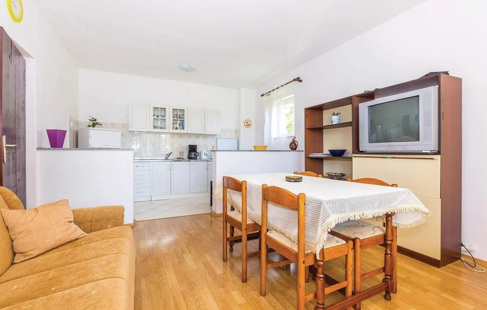 Beautiful Apartment in Novi Vinodolski With 2 Bedrooms and Wifi