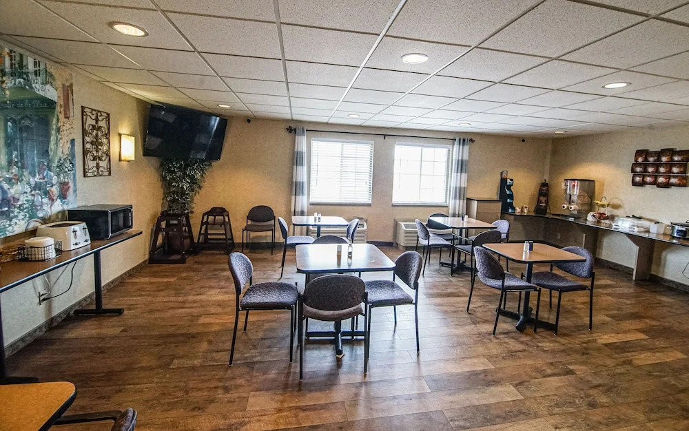 Airport Value Inn and Suites