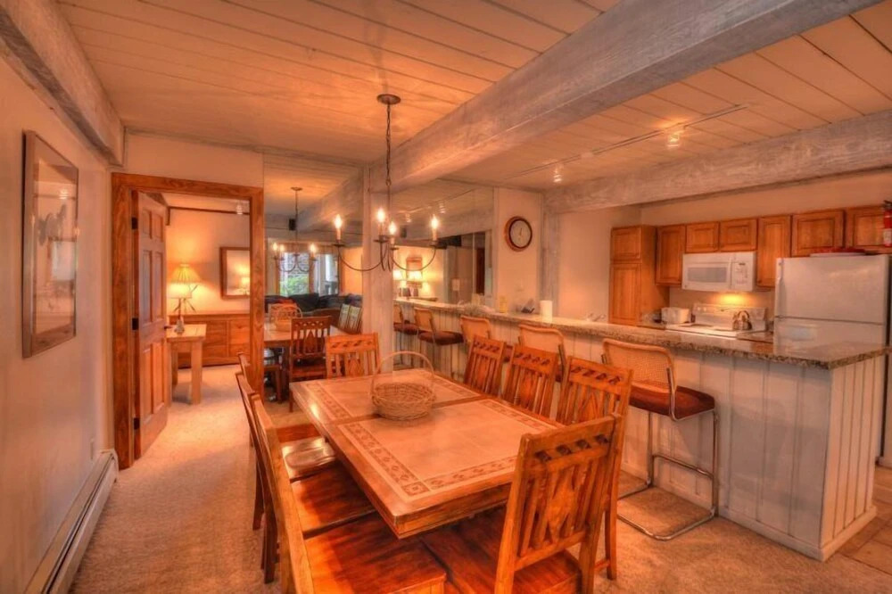 Comfortable And Convenient Ski In, Ski Out 4 Bedroom Condo In Snowmass Village