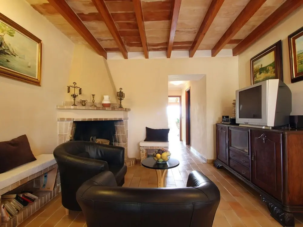 Cozy House Surrounded by Forest With Private Pool, 7 km From the sea
