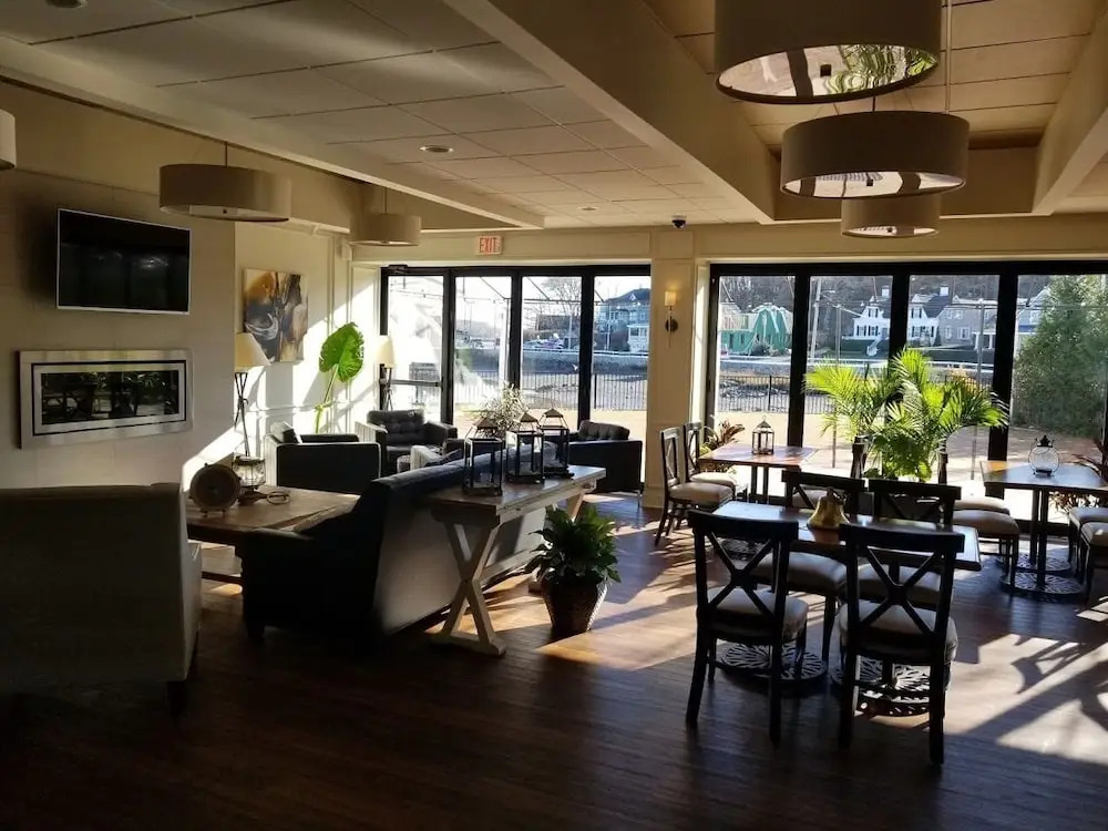 Cohasset Harbor Resort