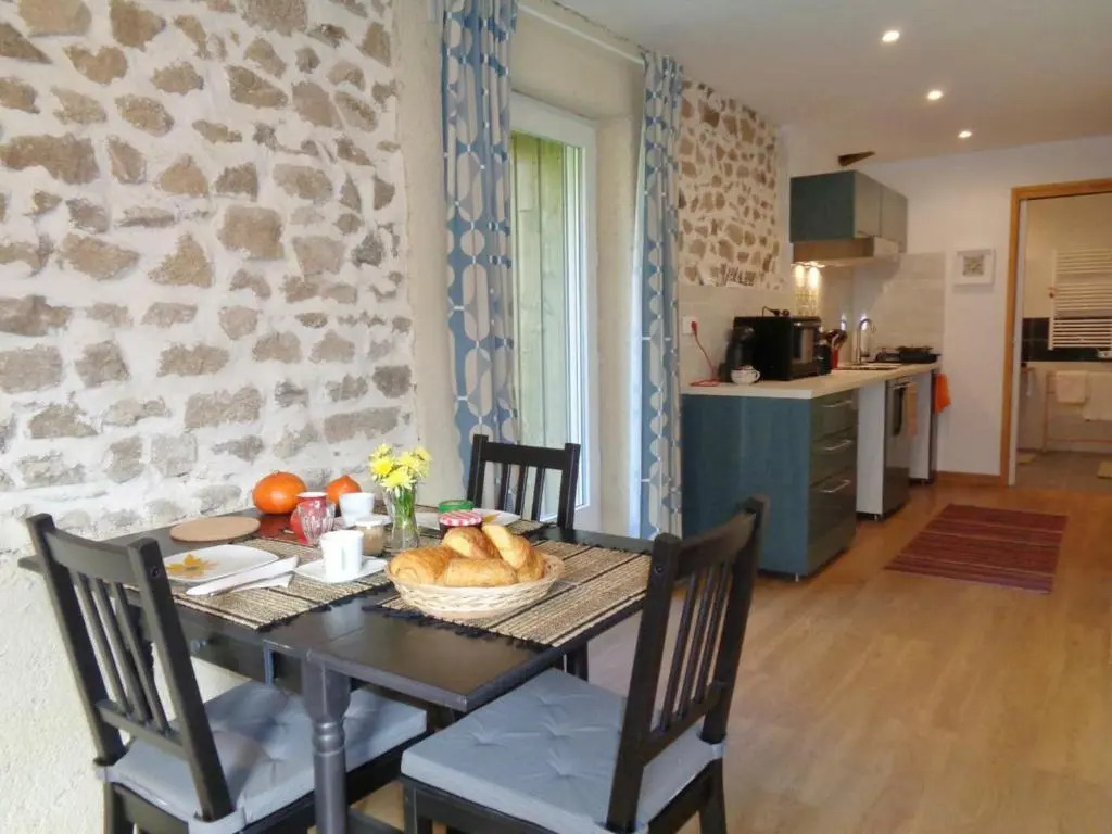 Appartement Saint-Priest-la-Prugne, 1 pièce, 2 personnes - FR-1-496-224