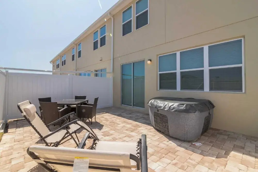 5137 Compass Bay