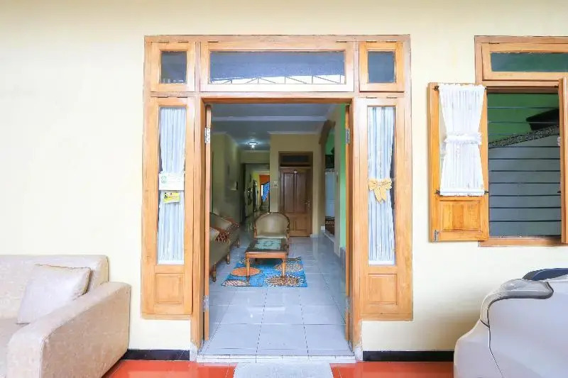 Spot On 2440 Wallet Family Residence Syariah