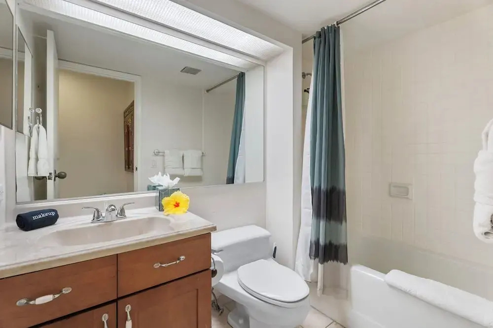 Hawaiian Unit + Walking Distance to Town - AC & Wifi! - Vrkcv