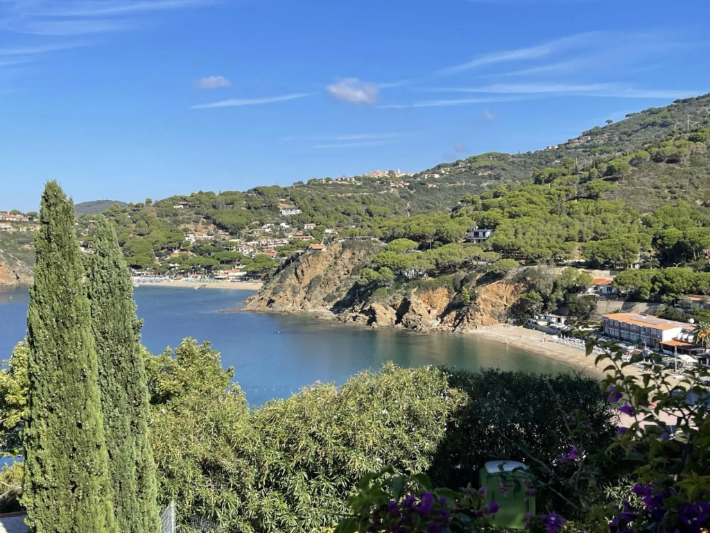 Villa in Posizione Panoramica-Villa Punta Pareti