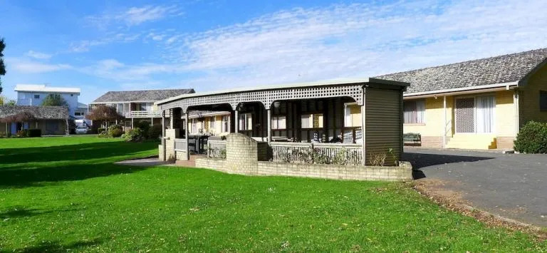 Willaway Motel Apartments