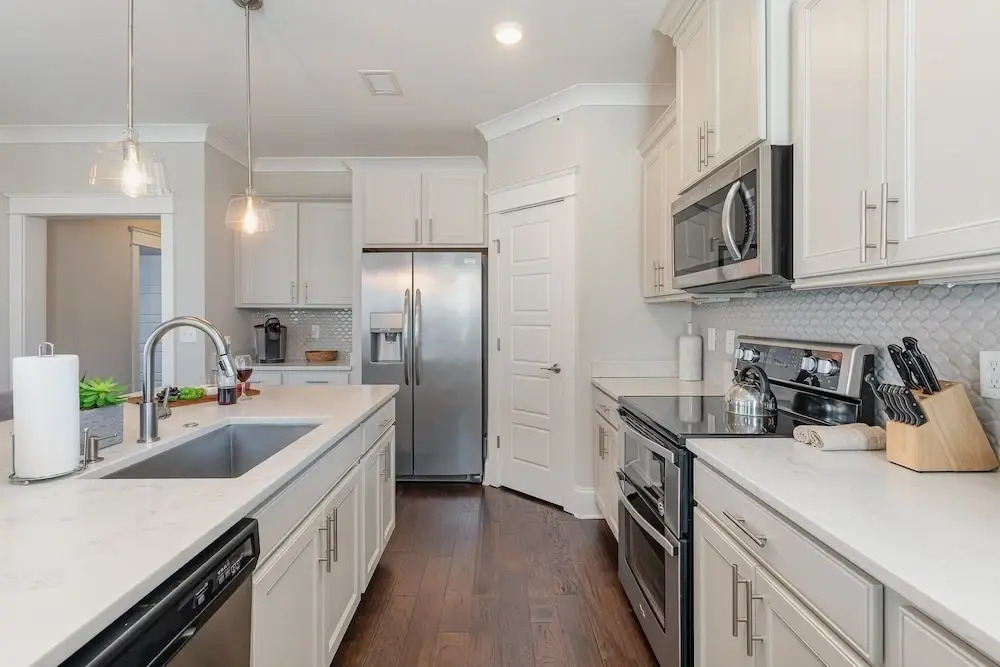 Belwood Manor-Across from Parthenon-5 Min Broadway