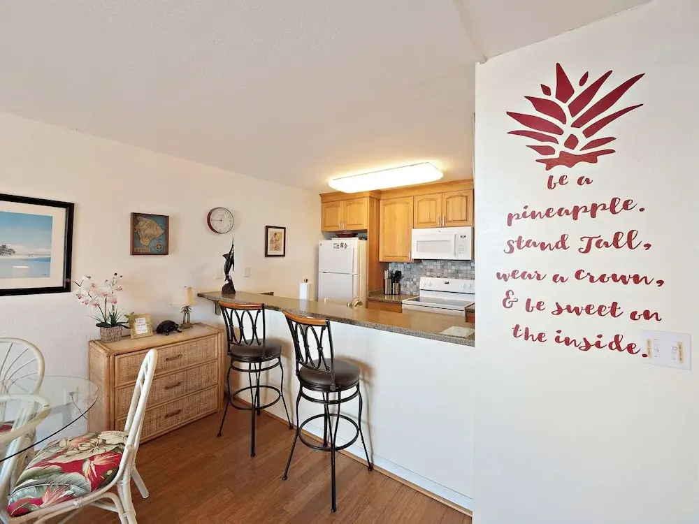 Kona Reef F2 Charming Oceanfront Condo for 4!