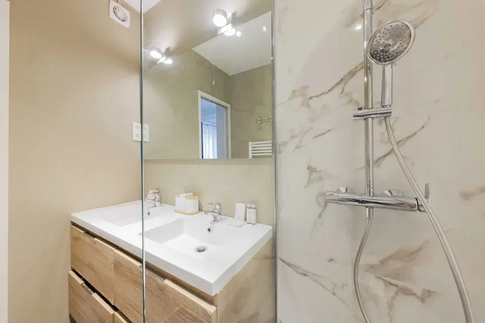 Beautiful Apartment at Gare de L'est Republique