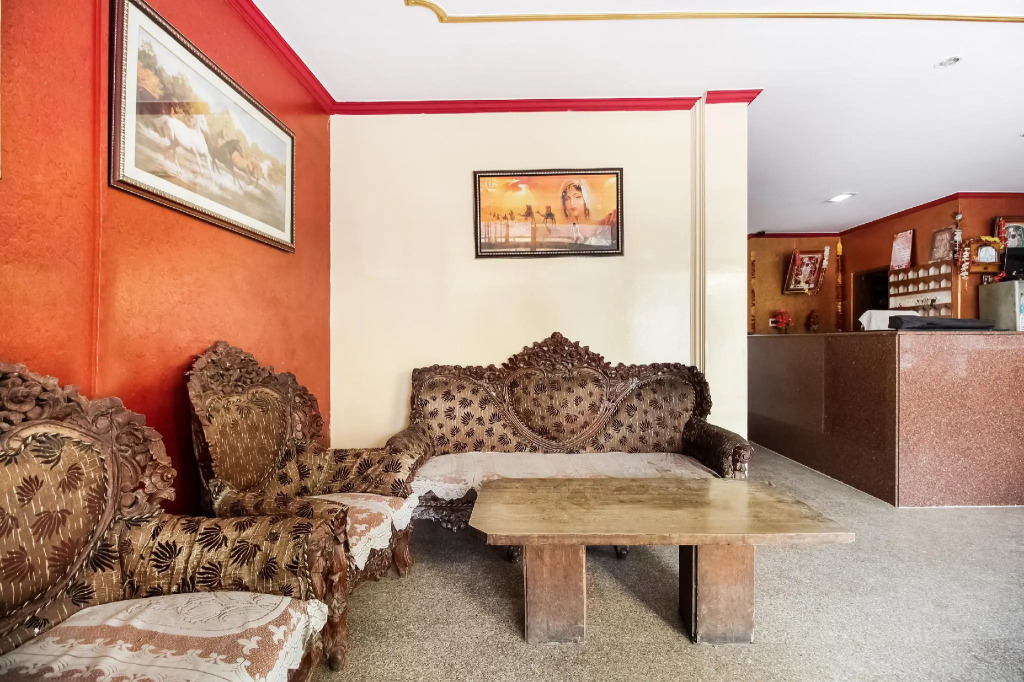OYO 29394 Hotel Apoorva Deluxe