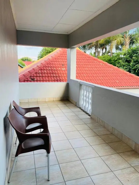 Airport Doozy Guest House
