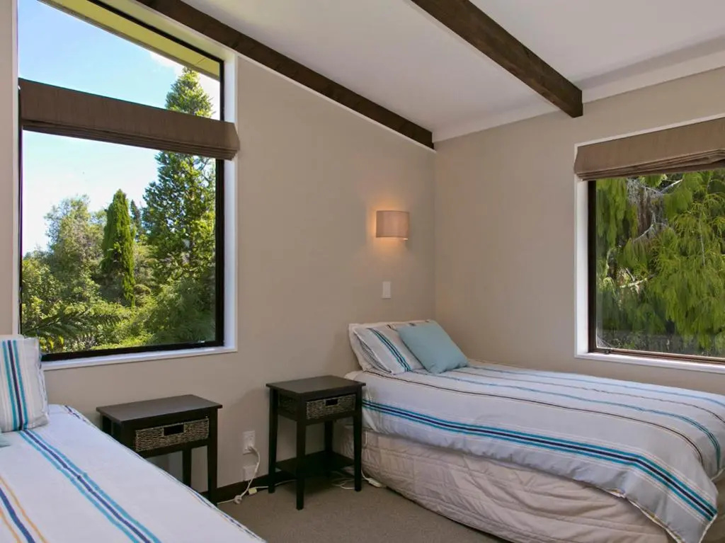 Acacia View at No 3 - Acacia Bay Holiday Home