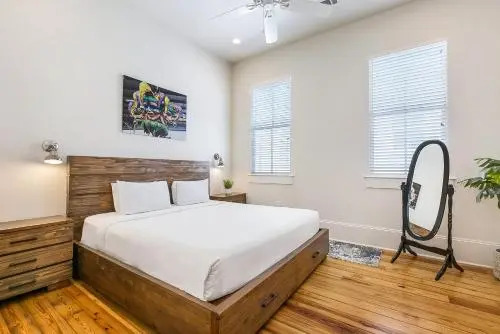 3BR Loft on Carondelet by Hosteeva
