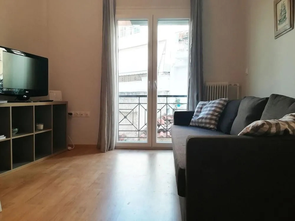 Elegant Apartment In Petralona