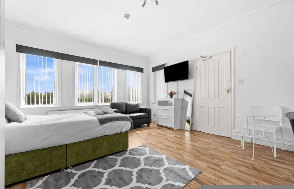 Leeds City Studio Stay Ensuite Kitchenette Street Parking