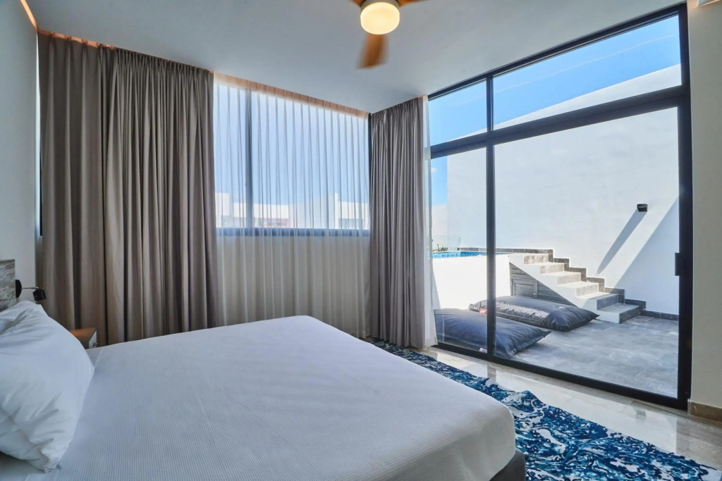 Modern Luxury Condo Private pool