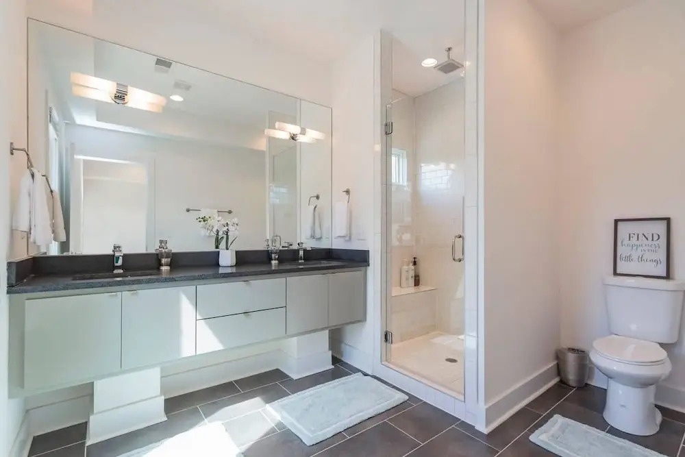 GTS - Germantown Spot - Close to Downtown - Huge Luxury Home With Backyard!