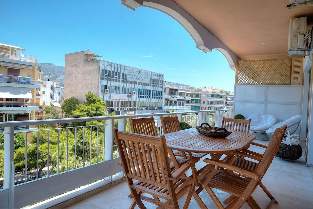 L' apartment blanc dans le centre de Glyfada