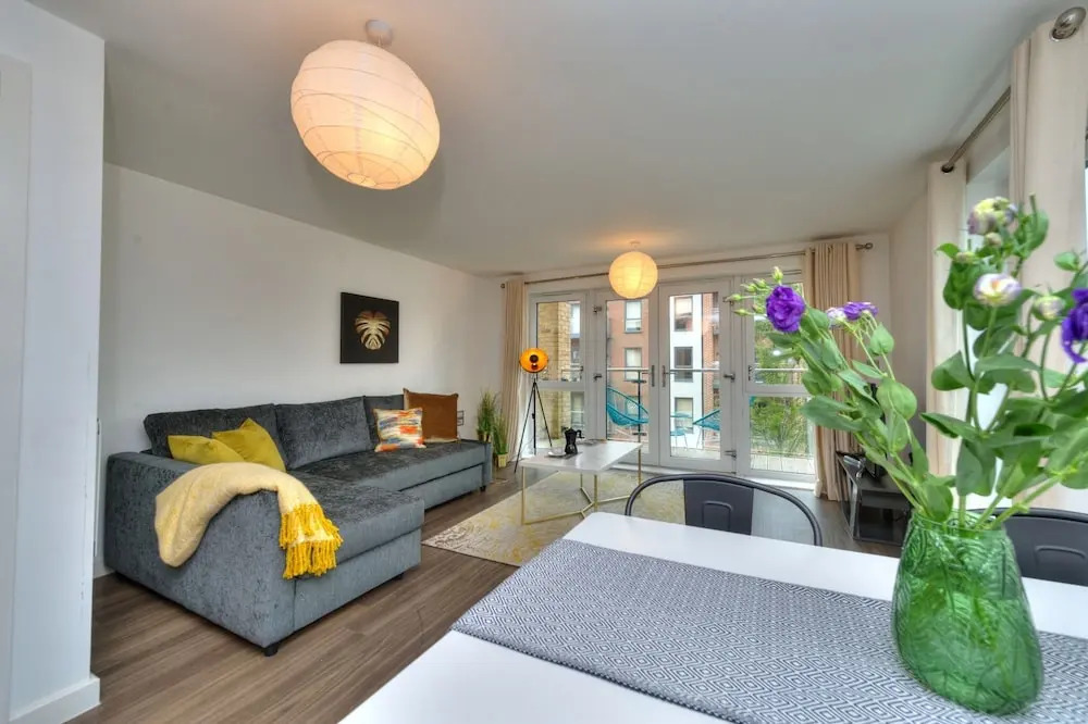 Executive Oakgrove Apartment