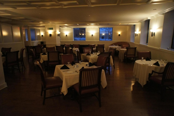 Roberts Riverwalk Hotel Detroit