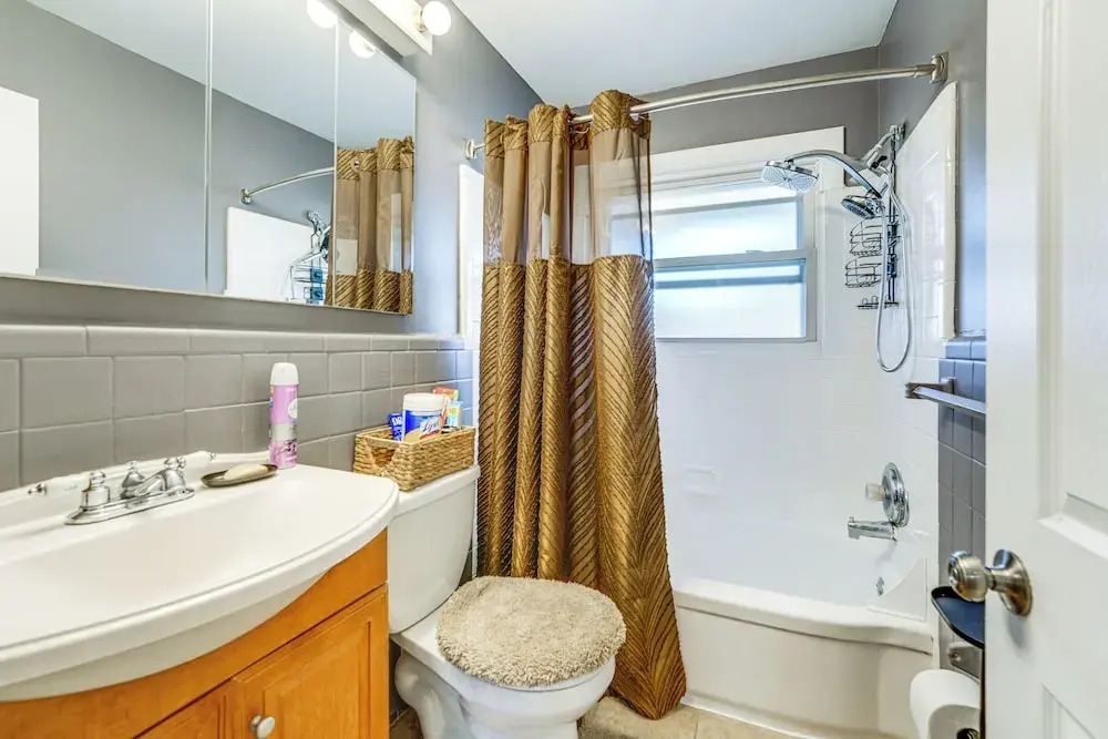 Game, Stay & Play: Family Home in Westland!