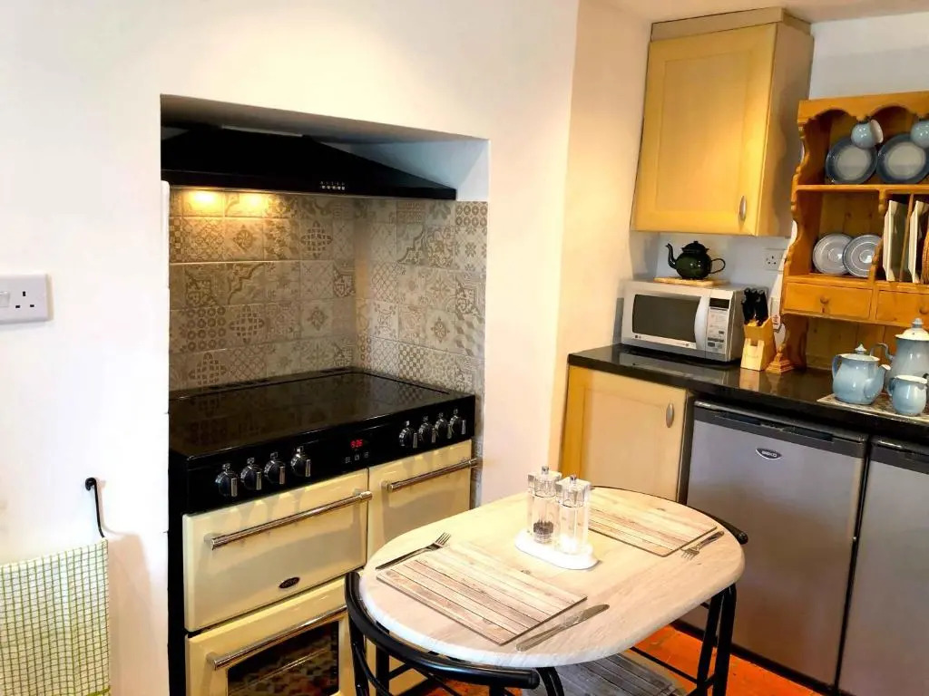 Central Boscastle studio flat
