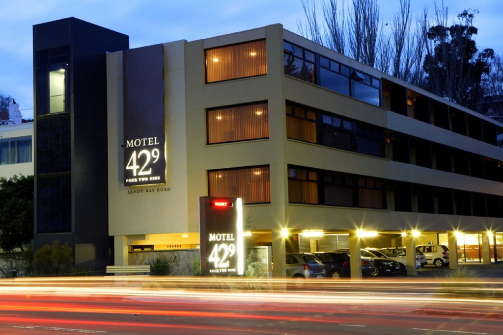 429 Apartments & Suites